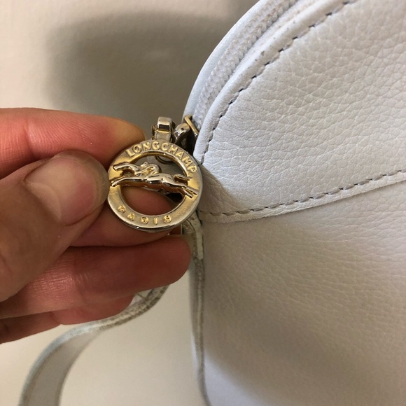 ⛔️SOLD⛔️Vintage Longchamp White Leather Crossbody - Picture 5 of 16